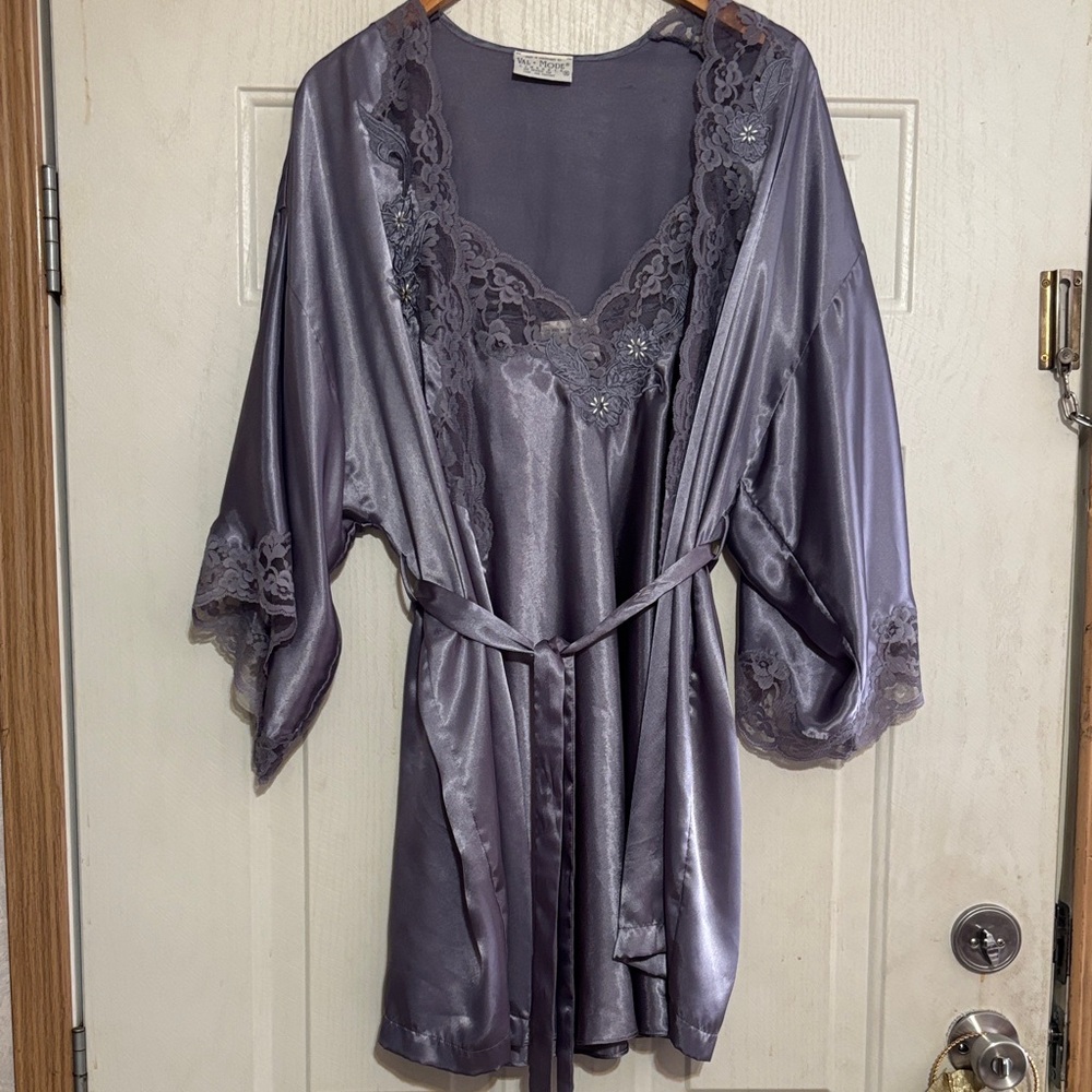 Elegant Lace Trim Satin Robe and‎ Nightgown